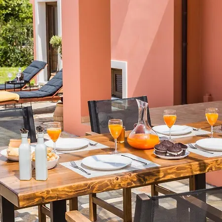 Aniso Villa *